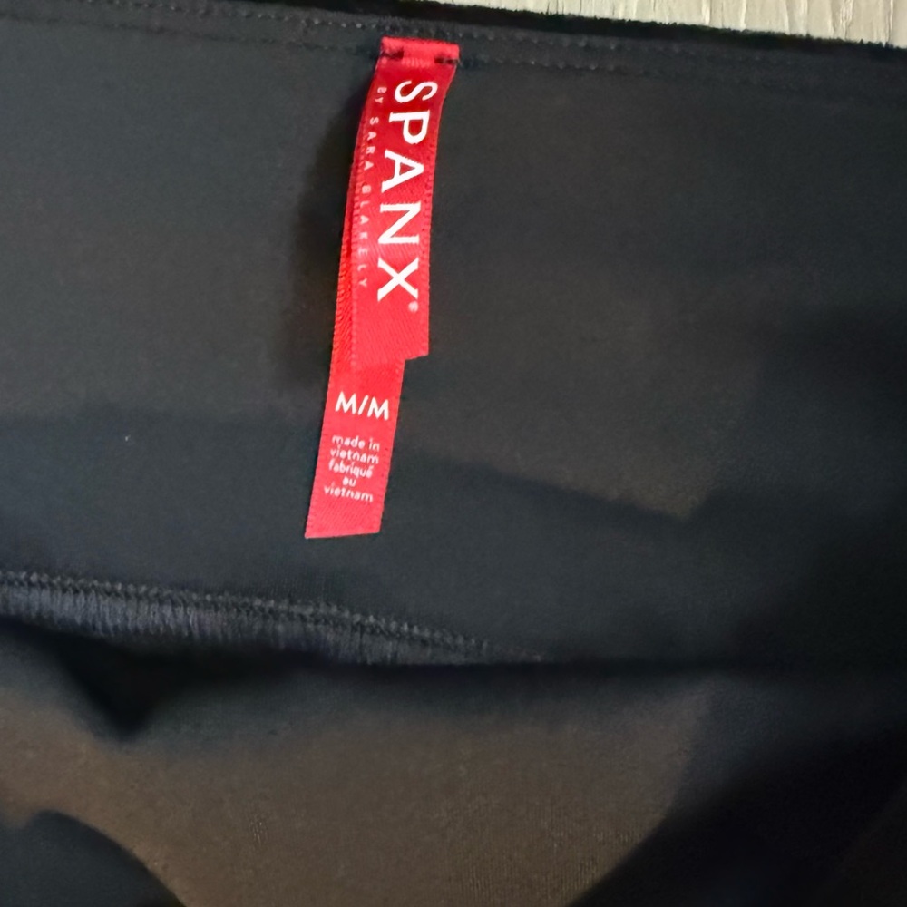 Spanx NWT Velvet Legging High Waisted Tummy Control Stretchy Black Medium - Picture 5 of 6